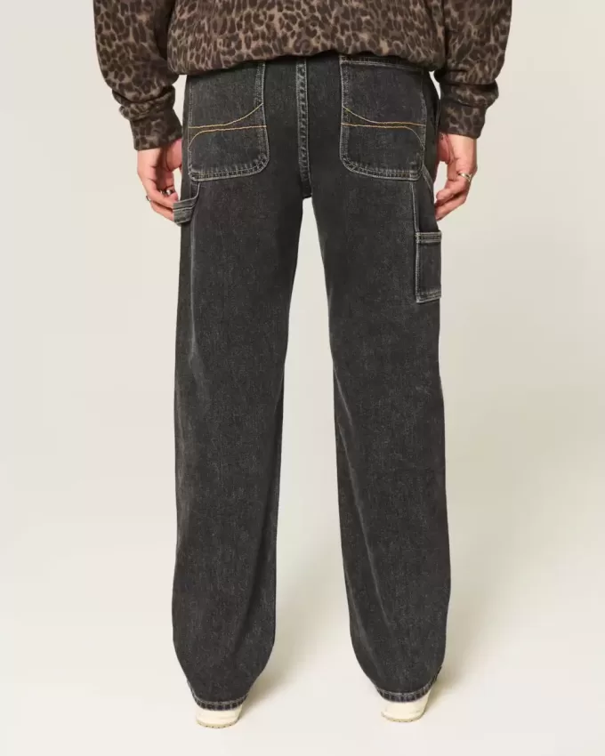 Tvättade svarta lösa målarjeans Tvättade svarta lösa målarjeans