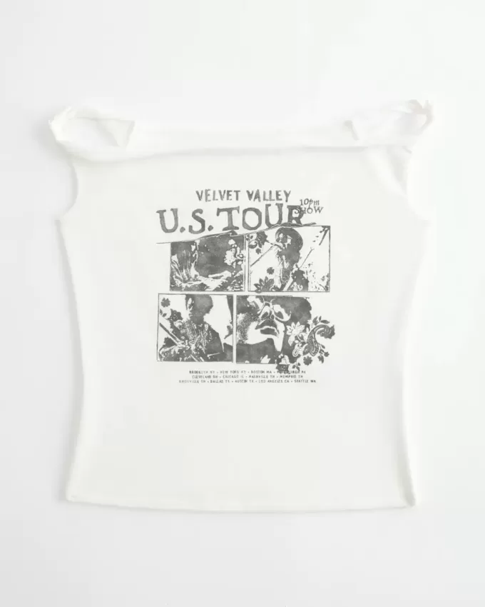 Twisted Off-the-Soulder Velvet Valley grafisk t-shirt Twisted Off-the-Soulder Velvet Valley grafisk t-shirt