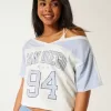 Överdimensionerad Off-the-Soulder Varsity San Diego Grafisk T-shirt Överdimensionerad Off-the-Soulder Varsity San Diego Grafisk T-shirt